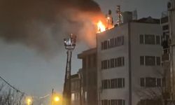 4 katlı binayı alevler sardı