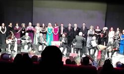 Alanya'da müzik şöleni salonu ayağa kaldırdı