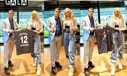 Özgür Subaşı, sunucu Nevide Çiçek’e forma hediye etti