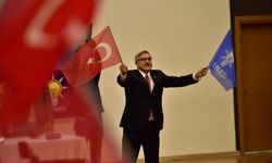 “Bayrağa uzanan eller kırılır; bu millet bayrağı yere düşürmez, vatanı böldürmez, Türkiye yenilmez”