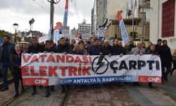 CHP Antalya’dan CK Enerji önünde "Kademeli zam" protestosu