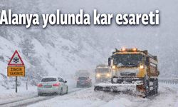 Alanya-Konya yolunda kar esareti: Araçlar yolda kaldı