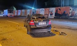 Kontrolden çıkan otomobil refüje çarpıp takla attı