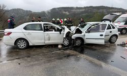 Antalya yolunda korkunç çarpışma: 6 kişi hayatını kaybetti