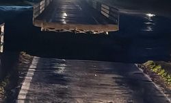 Yağış nedeniyle köprü çöktü; ulaşım durdu