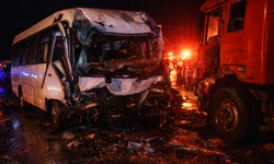 Yolcu otobüsü, kamyonla çarpıştı: Çok sayıda ölü ve yaralı var