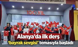 Alanya'da ilk ders ‘bayrak sevgisi’ temasıyla başladı