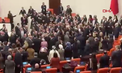 Bakanlar yemin etti; Meclis karıştı