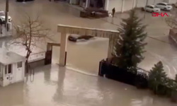 Sağanak fena vurdu: Okulları su bastı; öğrenciler tahliye edildi