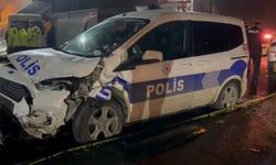 Polis aracı kazaya karıştı