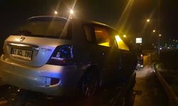 Otoyolda kaza: Kontrolden çıkan otomobil bariyerlere çarptı