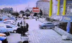 Fren yerine gaza bastı; AVM'ye daldı