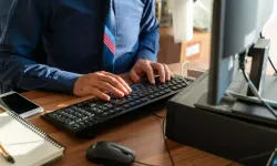 Belediye çalışanları müstehcen içerikli film izlerken basıldı