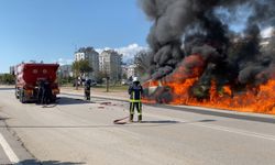 Antalya’da otomobil alev aldı: Kedisi son anda kurtuldu