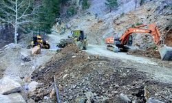 Alanya'da göçük nedeniyle yollarda kış mesaisi