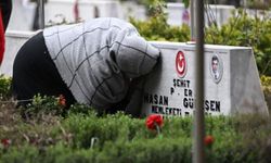 Şehitliklerde bayram alarmı: aileler mezar başında