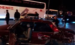 Alanya’da hafif ticari araç ile otomobil çarpıştı: 2 yaralı