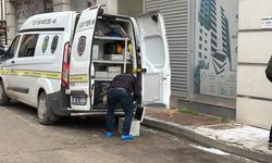 Karısını öldürüp 7'inci kattaki evinden atladı