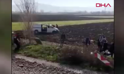 Yoldan çıkan minibüs tarlaya uçtu