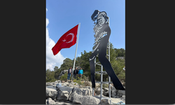 Toroslar da dev Atatürk slüeti ve şanlı bayrağımız