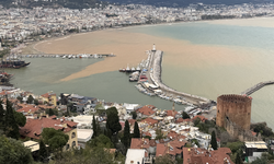 Sağanak sonrası denizin rengi değişti