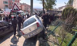 Feci kaza: Dede ve torunlarını ezdi geçti