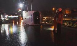 Korkunç kaza: İşçi servisi devrildi, 1 kişi hayatını kaybetti