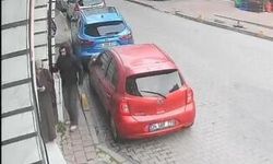 Sokak ortasında kapkaç: Telefona bakan kadını hedef aldı