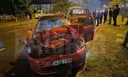 Alanya’da aşırı hızın sonu böyle bitti! Önce 2 otomobile sonra refüje çarparak durabildi