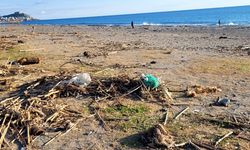 Alanya sahillerinde sel sonrası temizlik beklentisi