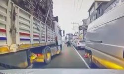 Trafikte b*çaklı kavga: TIR'dan inip saldırdı