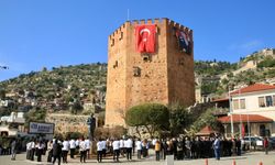 Alanya’da İstiklal Marşı’nın 105. yılı ve kızılkule’nin 800. yılı kutlandı