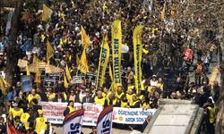 Kanlı okul baskınları bardağı taşırdı: Eğitimciler eylemde