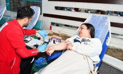 Sağlık çalışanlarından örnek davranış: Kan bağışına destek