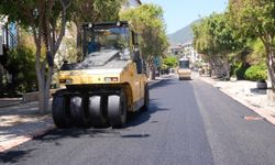Güzelyalı’da asfalt başladı: Yol 23 Nisan’da trafiğe açılıyor