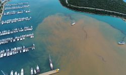 Antalya'da denizin rengi değişti: Sağanak sonrası ortaya çıkan görüntü dikkat çekti