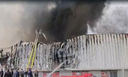 Son dakika - Mobilya deposunda yangın çıktı