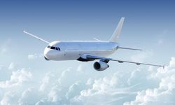 Eğitim uçağı hangara çarptı: 2 ölü, 10 yaralı