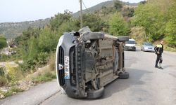Alanya’da korkutan kaza! Çarpanın etkisiyle yan yattı