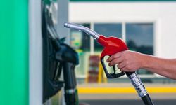 Akaryakıtta rekor indirim: Gece yarısı tabela değişiyor