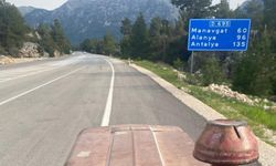Çekiciye kızdı, 54 yıllık traktörüyle Manavgat'a geldi