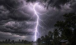 Yıldırım faciası: 14 kişi hayatını kaybetti