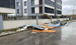 Kuvvetli rüzgar çatıyı uçurdu