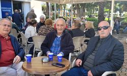 Mahmutlar’da Emekliler Kahvesi yoğun ilgi görüyor: Günlük 700 bardak çay tüketiliyor