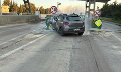 Acı kaza: Gişelerde bariyerlere çarpan genç doktor can verdi