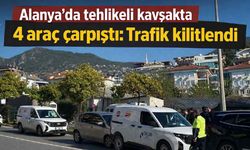 Alanya’da tehlikeli kavşakta 4 araç çarpıştı: Trafik kilitlendi