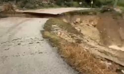 Sağanak nedeniyle yol çöktü