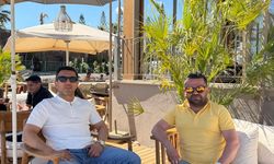 Hakan Sipahioğlu ve Cihan Topal En Vie Beach’te görüntülendi