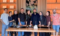 Kerim Topal yeni yaşını annesi ve ekibiyle birlikte kutladı