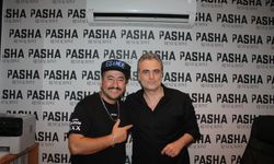 Kutsi, Alanya'da Pasha Restaurant sahnesinde unutulmaz bir konsere imza attı